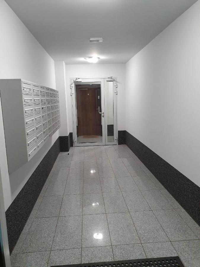 Apartament 3 Pokojowy Lub Pokoj W Mieszkaniu W Nowym Bloku Warsaw Exterior photo